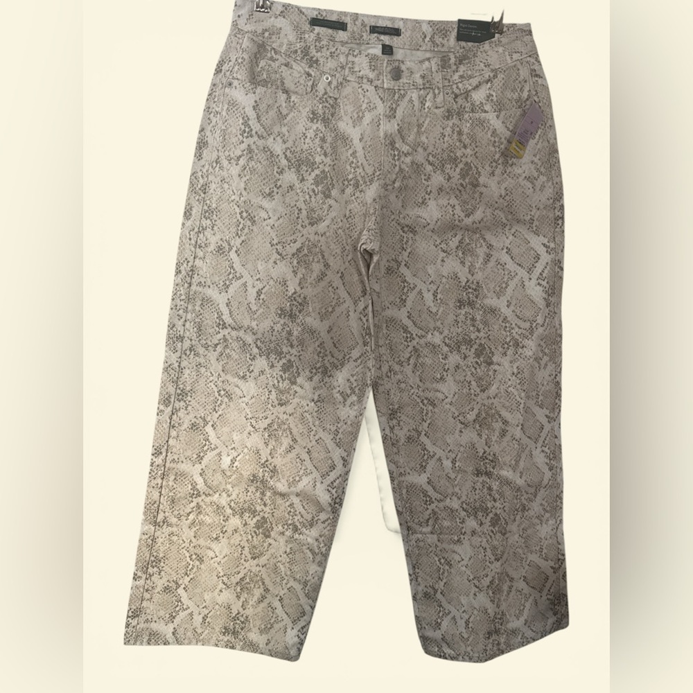 Wild Fable- Snake Skin Print, Low Rise, baggy Jean. Inseam 31 Size 10R - Picture 2 of 6